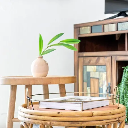 Beautiful 2 Bedroom Apartment - Bright And Spacious